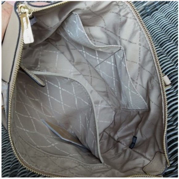 Michael Kors Charlotte Large Top Zip Tote - Picture 14 of 16